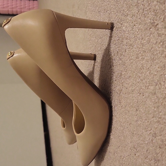 Michael kors heels. - Picture 5 of 5